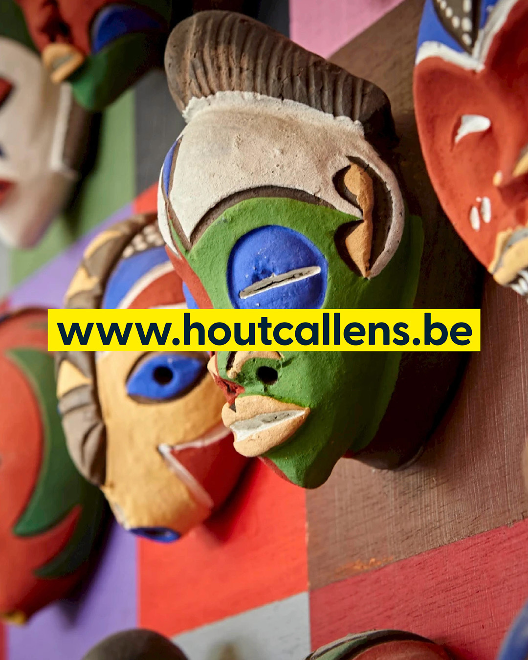 Afrikaanse kleurrijke maskers met website van hout callens