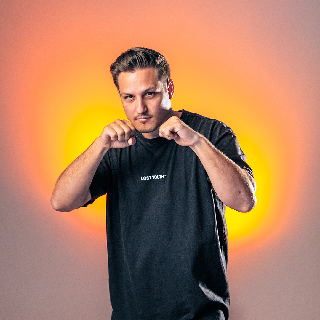 Zwart wit foto van boksende Jorrit