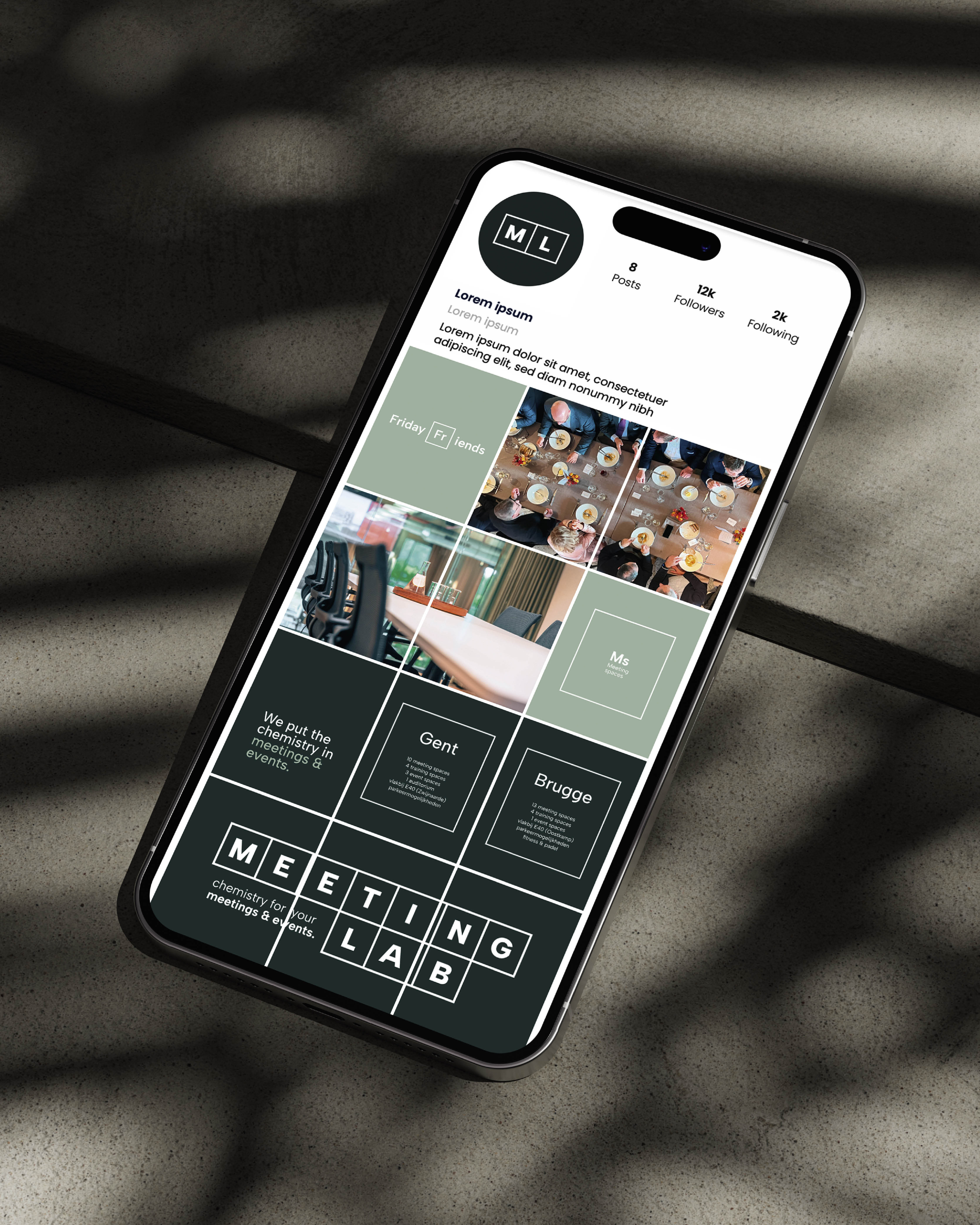 Mock-up van een telefoon en de Instagram pagina van MeetingLab